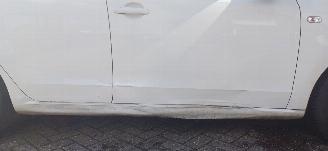 Damaged car Volkswagen Up 1.0i 5drs airco 2015/4