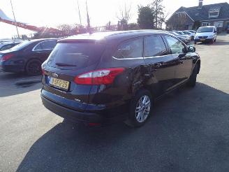Damaged car Ford Focus Wagon 1.1 Ti-VCT EcoBoost 2013/9
