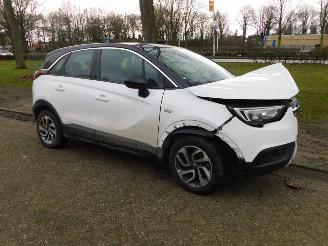 damaged passenger cars Opel Crossland X 1.2 2017/8