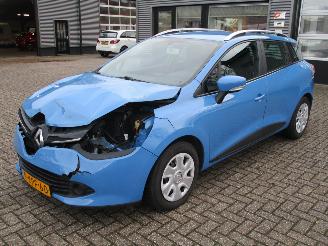 damaged passenger cars Renault Clio ESTATE 1.5 DCI EXPRESSIEN 2013/6