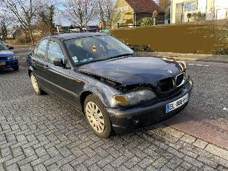 škoda dodávky BMW 3-serie 3181 sedan 2002/8