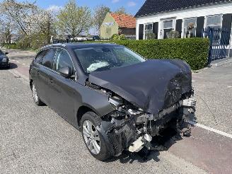 damaged passenger cars Peugeot 308 1.6 BlueHDi 120 Combi 2014/9