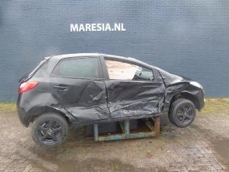damaged passenger cars Mazda 2 2 (DE), Hatchback, 2007 / 2015 1.3 16V MZR 2013/8