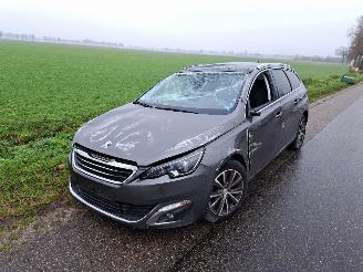 Damaged car Peugeot 308 1.2 THP 2016/6