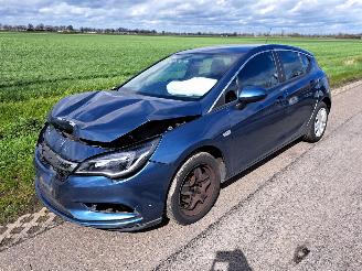 Vaurioauto  passenger cars Opel Astra K 1.0 12V 2016/3