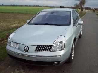 Damaged car Renault Vel-satis 2.2 dci 2002/1