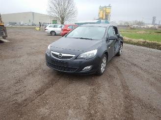 Vrakbiler auto Opel Astra 1.7cdti 2013/1