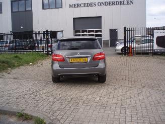 rozbiórka samochody osobowe Mercedes B-klasse B 180 2014/1