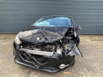 uszkodzony samochody ciężarowe Peugeot 208 208 I (CA/CC/CK/CL), Hatchback, 2012 / 2019 1.2 Vti 12V PureTech 82 2014/1