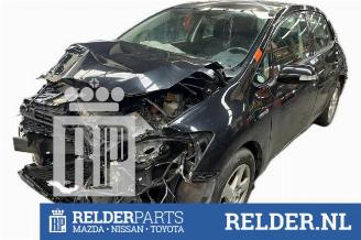 damaged passenger cars Toyota Auris Auris (E15), Hatchback, 2006 / 2012 1.8 16V HSD Full Hybrid 2011/11