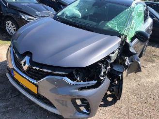 damaged passenger cars Renault Captur  2020/11