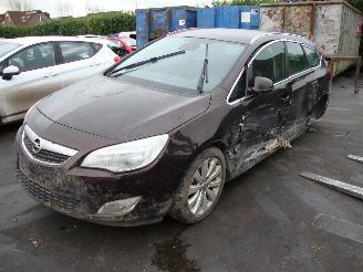 Vaurioauto  passenger cars Opel Astra  2013/1