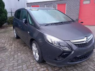krockskadad bil auto Opel Zafira Zafira Tourer (P12), MPV, 2011 / 2019 2.0 CDTI 16V 130 Ecotec 2015/4