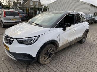 krockskadad bil auto Opel Crossland X 1.2   ( 120 uitvoering ) 2019/11