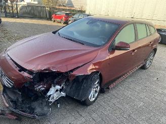 skadebil auto Volvo V-60 2.0 D 2015/4