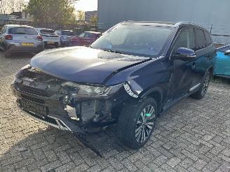 damaged passenger cars Mitsubishi Outlander 2.0 Limited Automaat 2WD 2019/10