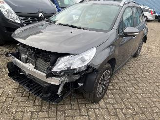 damaged commercial vehicles Peugeot 2008 1.2 PureTech BlueLine   ( 13298 Km !!! ) 2017/1