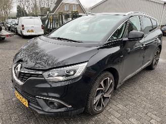 damaged passenger cars Renault Grand-scenic 1.3 TCE Bose 2018/5
