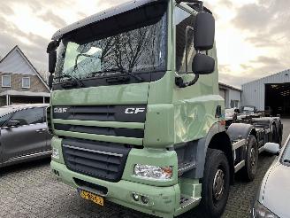 krockskadad bil vrachtwagen DAF CF 85 85-410  8x2 Dubbellucht Sleepas met 30 Tons VDL Containerafzetsysteem 2013/11