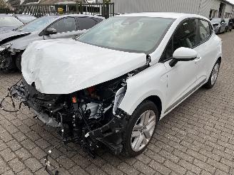 Voiture accidenté Renault Clio Etech Hybride 1.6 Automaat Business Zen 2021/2