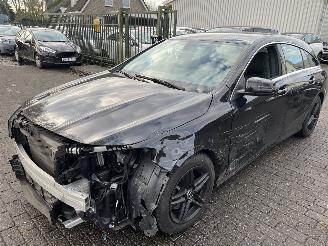 Damaged car Mercedes Cla-klasse 180 Automaat Shooting Break   ( 30318 Km ) 2019/6