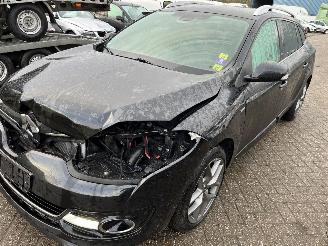 krockskadad bil auto Renault Mégane Estate 1.6 DCI Bose 2015/3