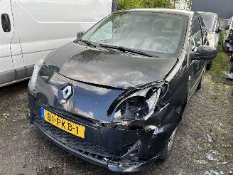 Damaged car Renault Twingo 1.2-16V Collection 2011/2