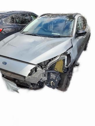 damaged passenger cars Ford Focus Active 2020/1