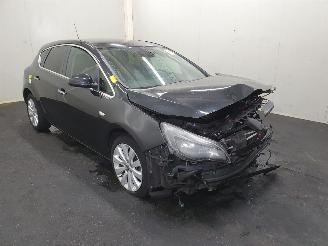uszkodzony samochody osobowe Opel Astra J 1.4 Turbo Cosmo 2013/1