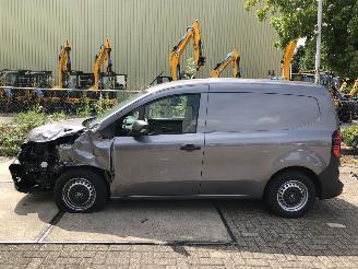 Vaurioauto  passenger cars Renault Kangoo 15dci 2022/6