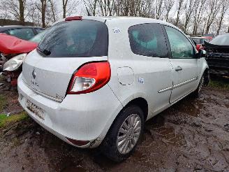 uszkodzony samochody osobowe Renault Clio 1.2 Collection 2011/4