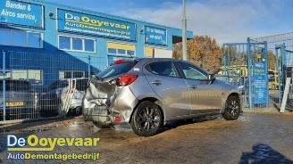 Vaurioauto  passenger cars Mazda 2 2 (DJ/DL), Hatchback, 2014 1.5 SkyActiv-G 75 2015/8