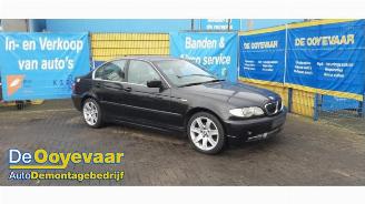 Voiture accidenté BMW 3-serie 3 serie (E46/4), Sedan, 1997 / 2005 320i 24V 2001/10