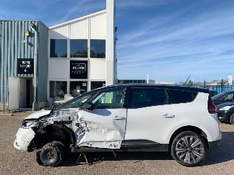 uszkodzony samochody osobowe Renault Grand-scenic 1.3 TCe Business Zen 7p. BJ 2021 14860 KM 2021/9