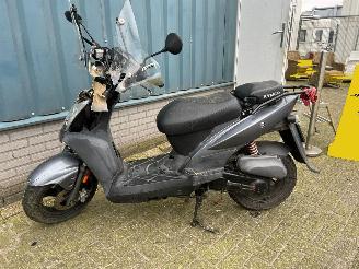 Avarii scootere Kymco  Snorscooter Agility 10\" BJ 2006 13984 KM 2006/5