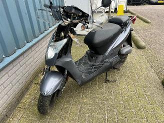 Kymco  Snorscooter Agility 10\" BJ 2006 13984 KM picture 5
