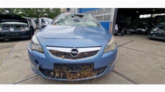 damaged commercial vehicles Opel Astra Astra J Sports Tourer (PD8/PE8/PF8), Combi, 2010 / 2015 1.4 Turbo 16V 2011/9