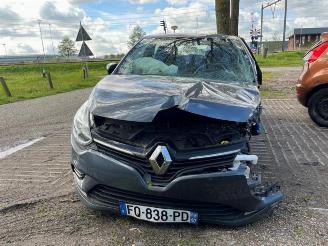 skadebil auto Renault Clio  2020/4