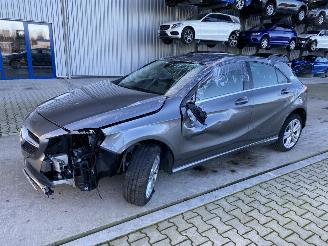 dañado vehículos comerciales Mercedes A-klasse  2018/1