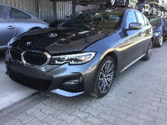 krockskadad bil auto BMW 3-serie 320d 2019/12