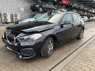 krockskadad bil auto BMW 1-serie 118i 2019/9