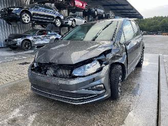 uszkodzony samochody ciężarowe Volkswagen Golf Sportsvan 1.0 TSI 2019/2