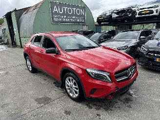 Damaged car Mercedes GLA 180 90KW Autom.Clima Navi Led Xenon NAP 2017/2