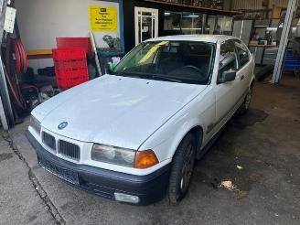 Voiture accidenté BMW 3-serie 3 serie Compact (E36/5), Hatchback, 1994 / 2001 316i 1995/3
