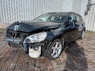 uszkodzony samochody osobowe Volvo V-60 V60 I (FW/GW) 1.6 DRIVe (D4162T) [84kW]  (02-2011/12-2015) 2013/1
