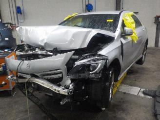 Voiture accidenté Mercedes A-klasse A (W176) Hatchback 1.6 A-180 16V (M270.910) [90kW]  (09-2012/05-2018) 2013/1