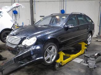 skadebil auto Mercedes C-klasse C Combi (S203) Combi 3.0 C-320 CDI V6 24V (OM642.910) [165kW]  (06-200=
5/08-2007) 2006