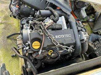 Coche accidentado Opel Combo 1.7 CDTI Z17DTH MOTOR COMPLEET 2011/1