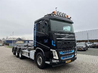 krockskadad bil vrachtwagen Volvo FH 500 8x4  510 PK  Euro6 Haakarm 2017/9