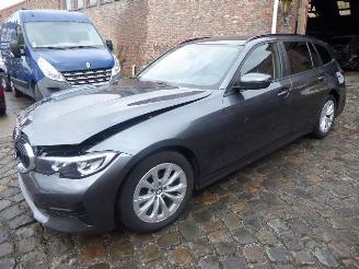 krockskadad bil auto BMW 3-serie Touring 2020/6